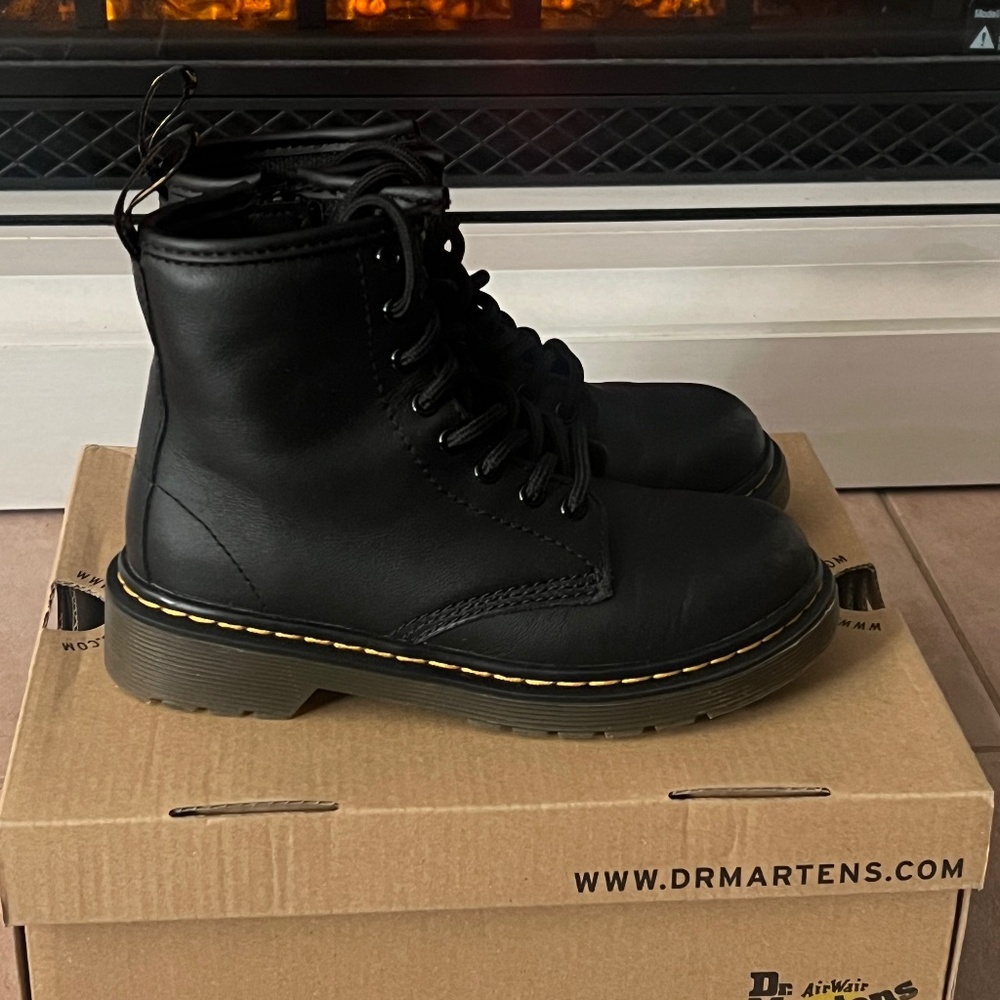 Dr. Martens Kids  (Black) Size 13C